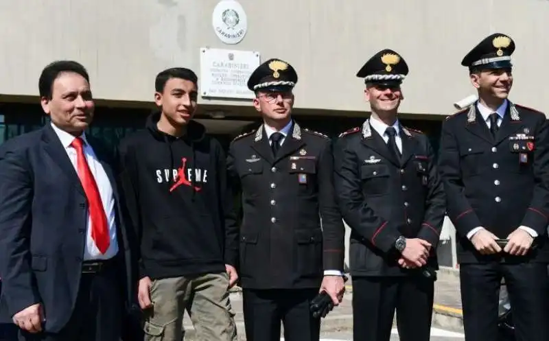 ramy shehata con il padre e i carabinieri 