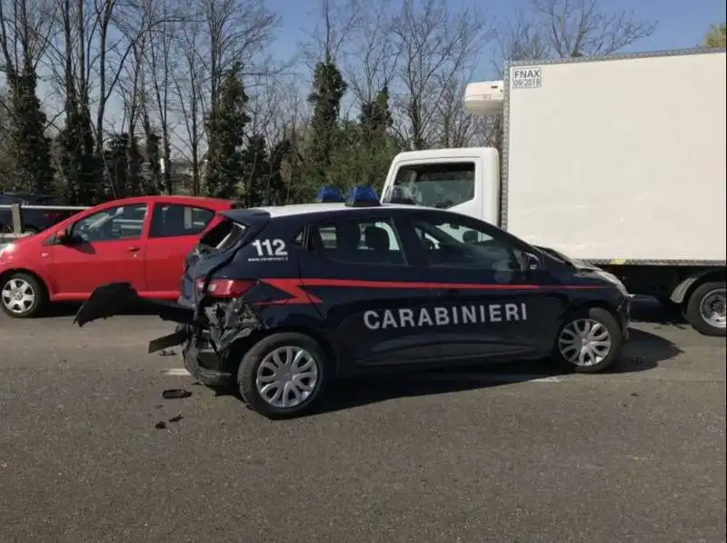 scuolabus in fiamme a san donato milanese 1