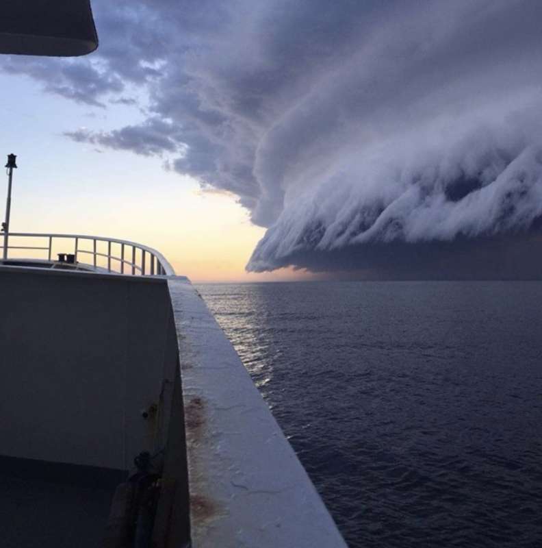 Mensola a nuvola in metallo Cloud