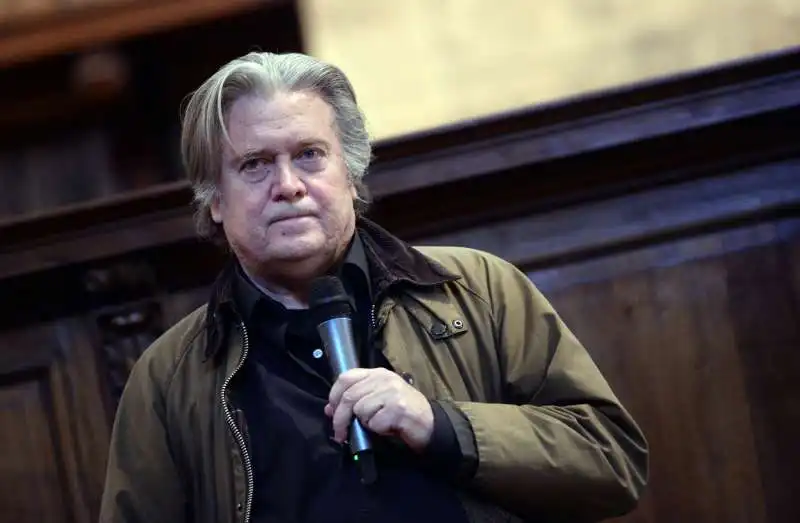 steve bannon ospite di lettera22 alla biblioteca angelica di roma 10