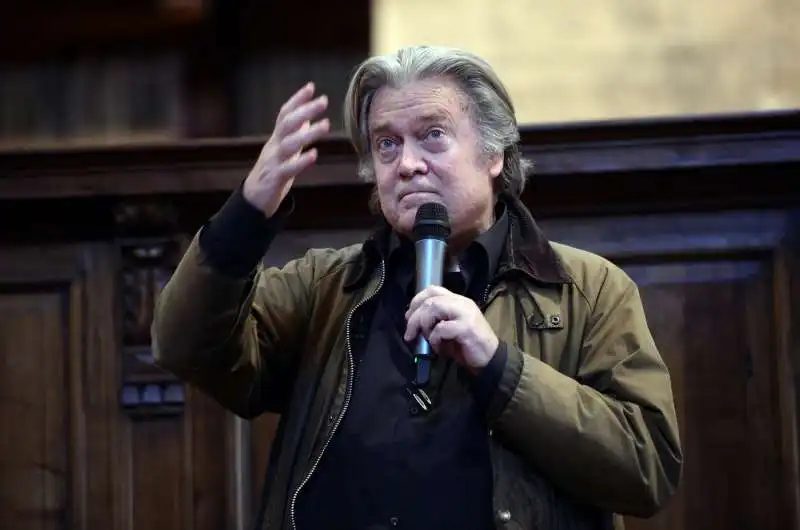 steve bannon ospite di lettera22 alla biblioteca angelica di roma 15