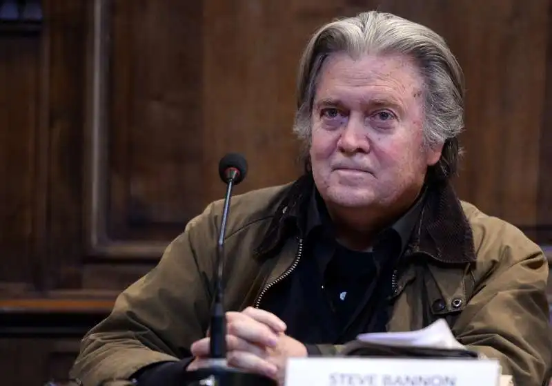 steve bannon ospite di lettera22 alla biblioteca angelica di roma 16