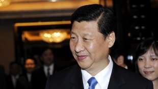 XI JINPING CON CAPELLI TINTI