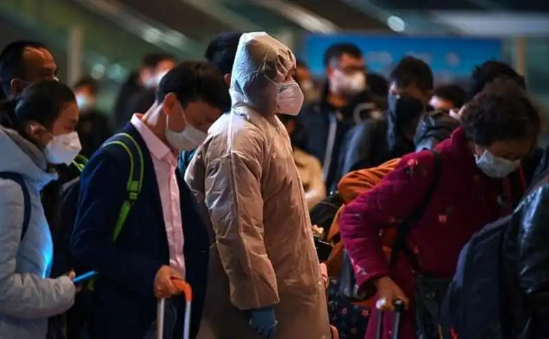 arrivi alla stazione di wuhan 2