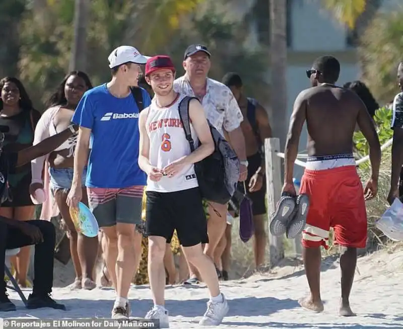 coronavirus, spiagge affollate a south beach 5