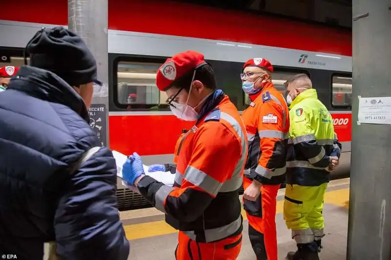 emergenza coronavirus   controlli stazione potenza 1