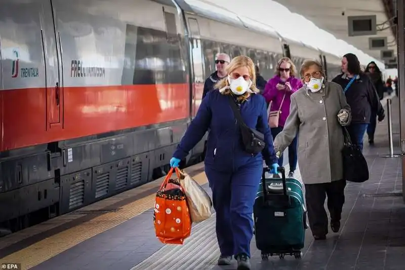 emergenza coronavirus   stazione napoli