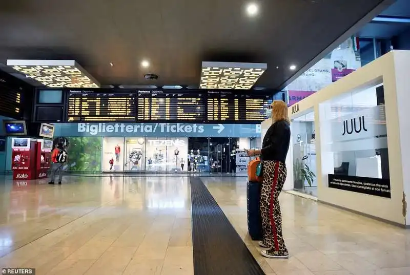 emergenza coronavirus   stazione porta garibaldi milano