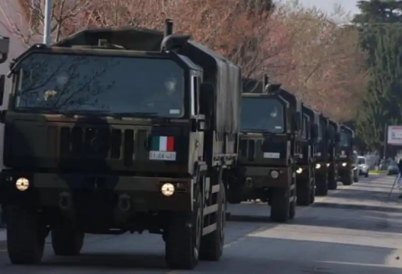 esercito a bergamo per portare via le bare 1