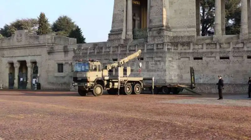 esercito a bergamo per portare via le bare