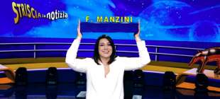 francesca manzini a striscia la notizia 1