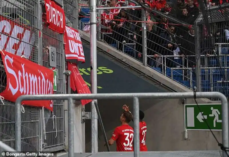 hoffenheim bayern monaco interrotta per gli insulti dei tifosi