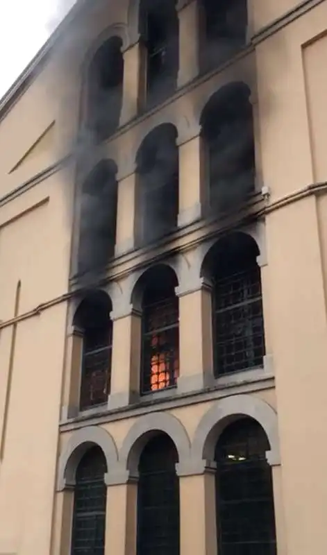 il carcere di san vittore in fiamme 1