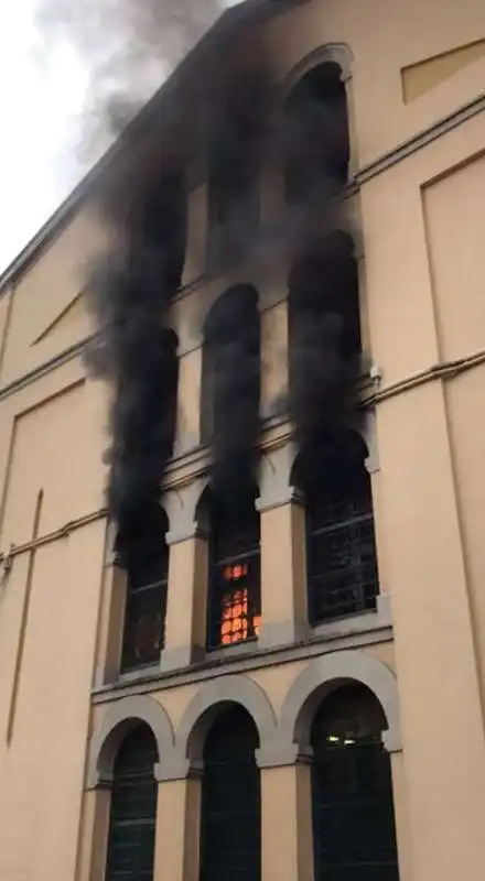 il carcere di san vittore in fiamme