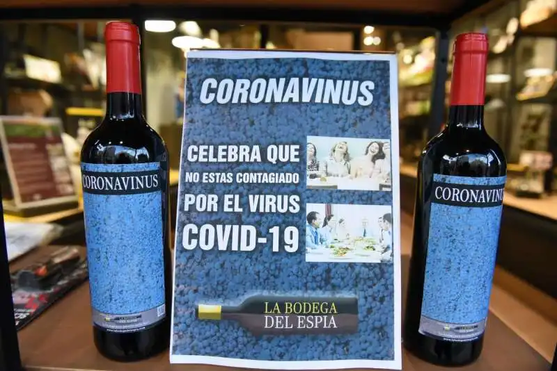 in vendita a madrid bottiglie di vino coronavinus 6