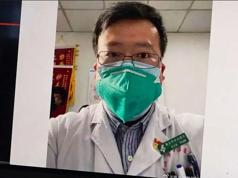 li wenliang, il dottore che ha lanciato il primo allarme sul coronavirus