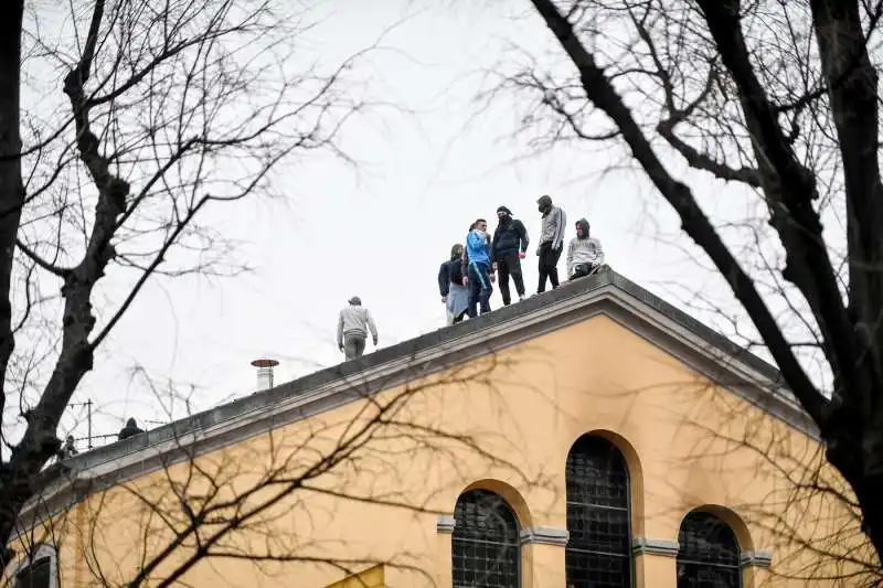 milano, rivolta dei detenuti al carcere di san vittore 8