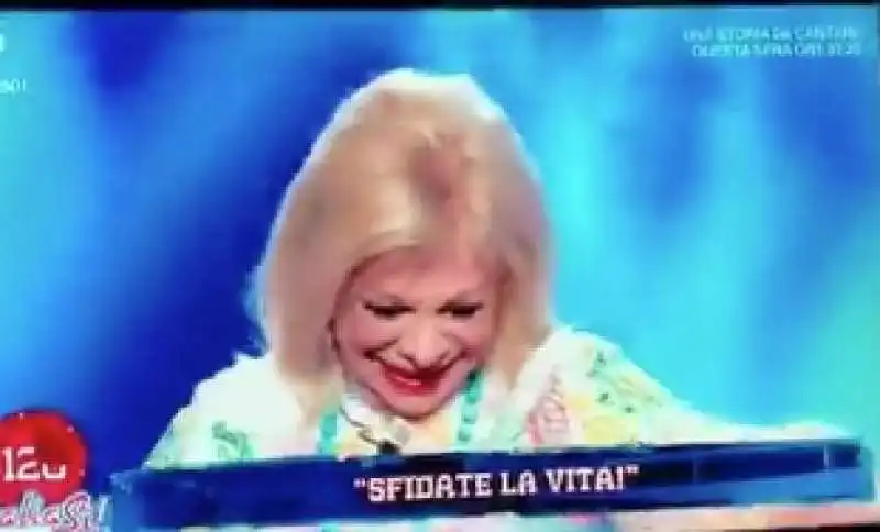 sandra milo cade in diretta a italia si 4