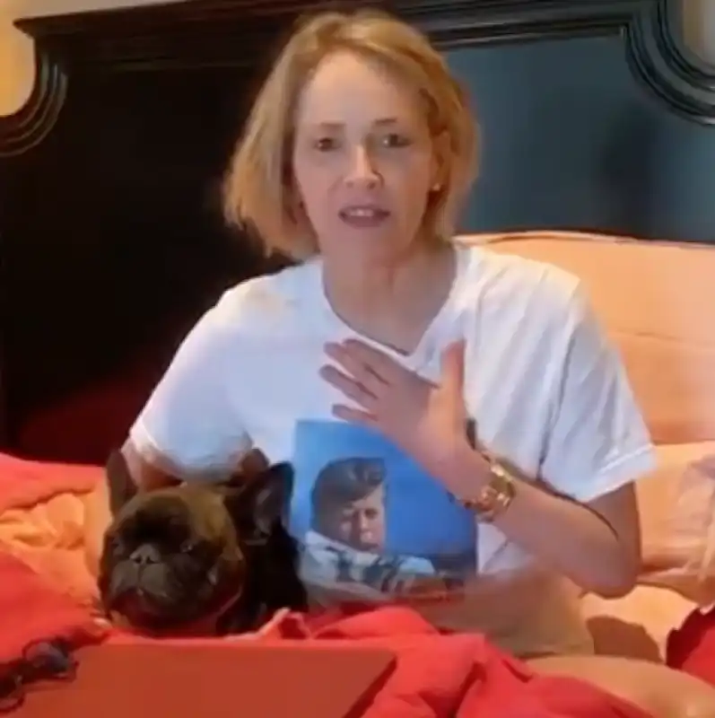 sharon stone   videomessaggio per gli italiani e il coronavirus 2