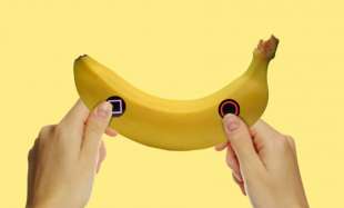 banana joystick sony 10