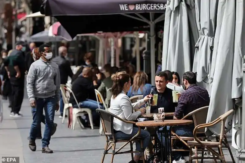 bar e ristoranti affollati in israele  1