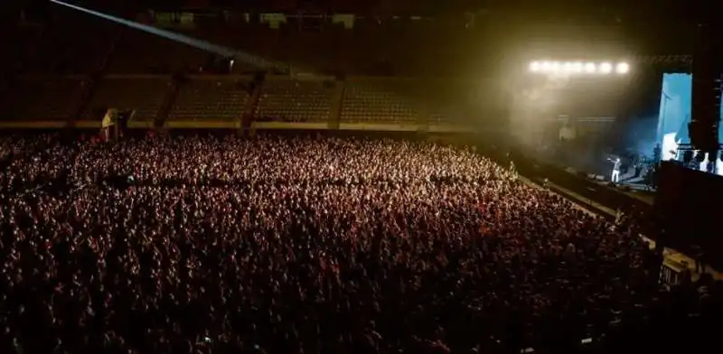 barcellona concerto senza distanziamento love lesbian 31