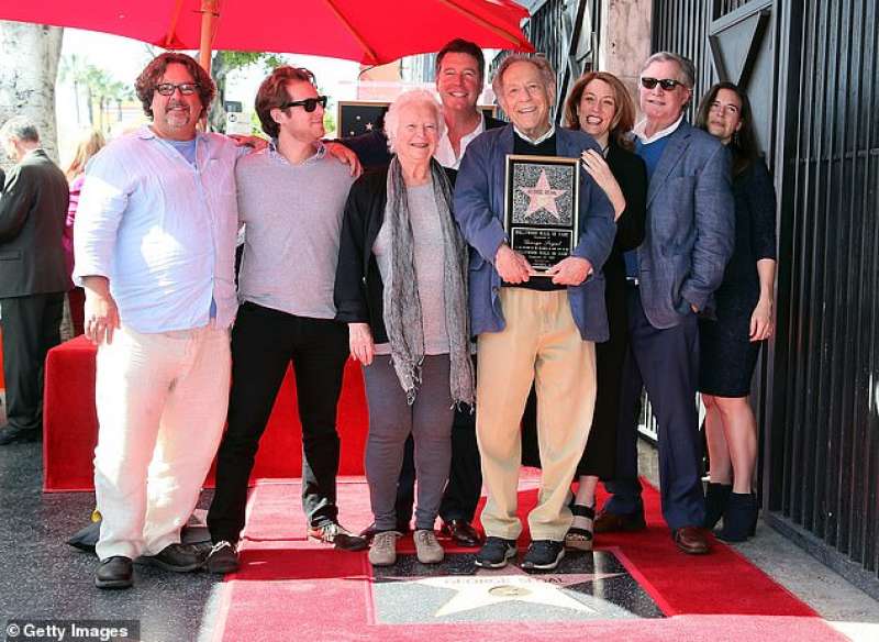 george segal entra nella walk of fame