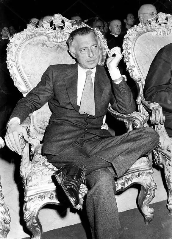 gianni agnelli sul trono 