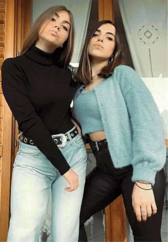 GIULIA MUSCARIELLO E LA SUA AMICA CHIARA