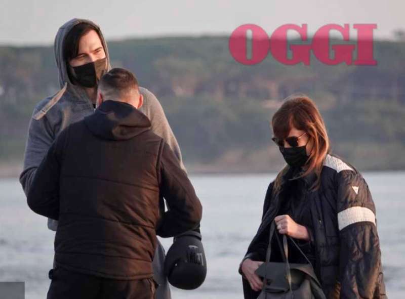 giulio berruti maria elena boschi in spiaggia foto oggi 10