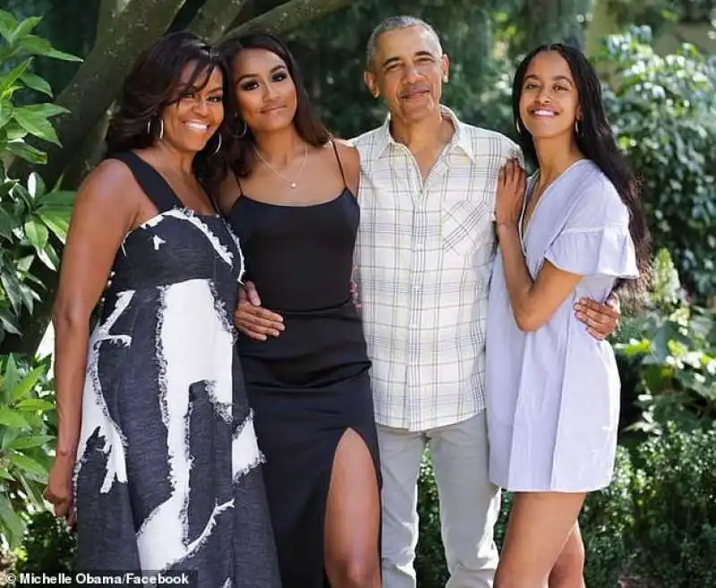 gli obama   michelle, sasha, barack e malia 