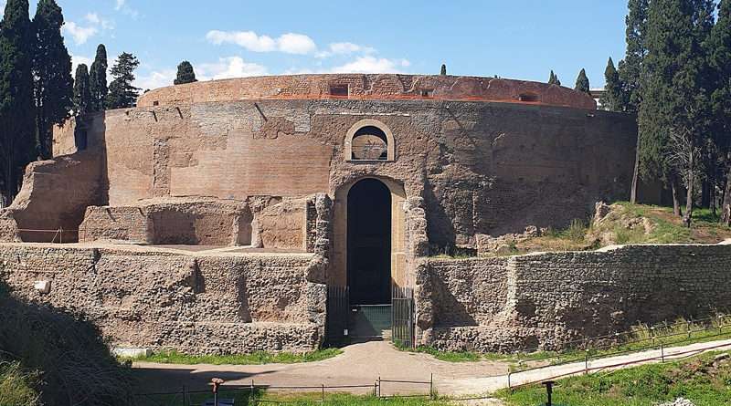 ingresso del mausoleo di augusto