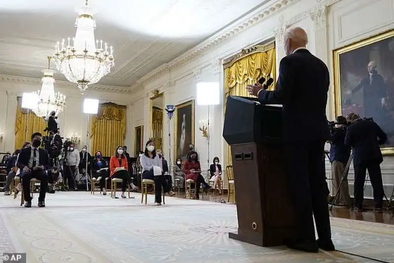 la prima conferenza stampa di joe biden 2