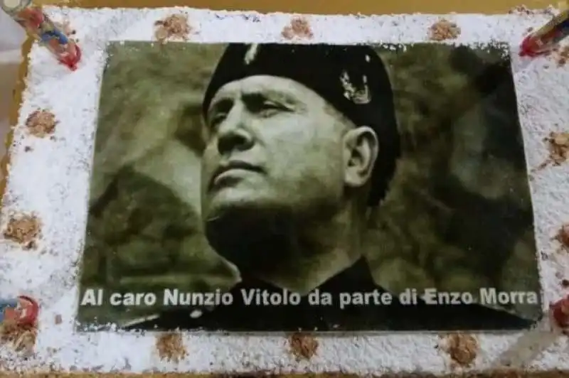 la torta con benito mussolini