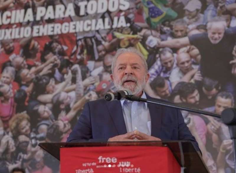 lula parla in pubblico