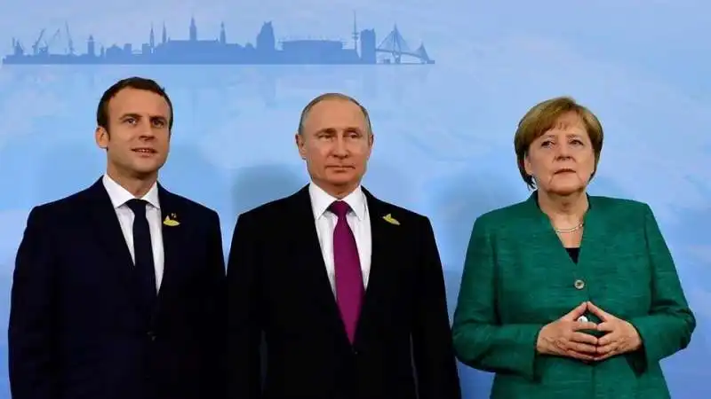 MACRON - PUTIN - MERKEL