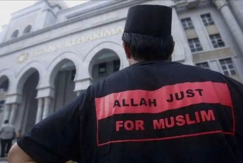 MALAYSIA - LA PROTESTE DEI MUSULMANI PER LA CONCESSIONE DELL USO DELLA PAROLA ALLAH AI NON MUSULMANI