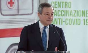 mario draghi al centro vaccinazione di fiumicino 1