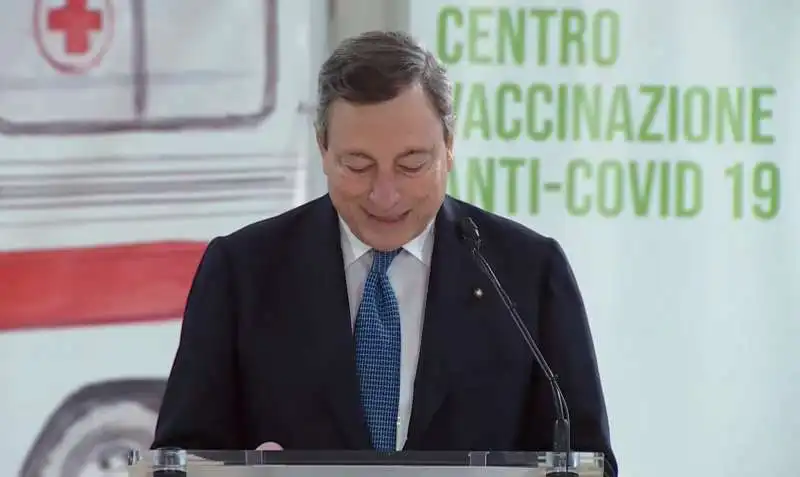 mario draghi al centro vaccinazione di fiumicino