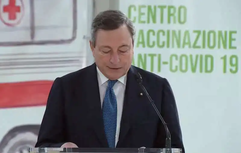 mario draghi al centro vaccinazione di fiumicino 2