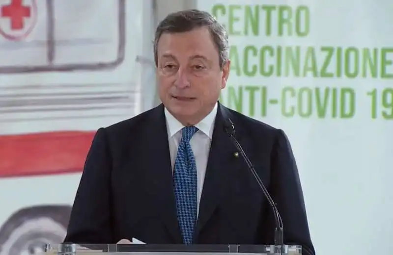 mario draghi al centro vaccinazione di fiumicino 3