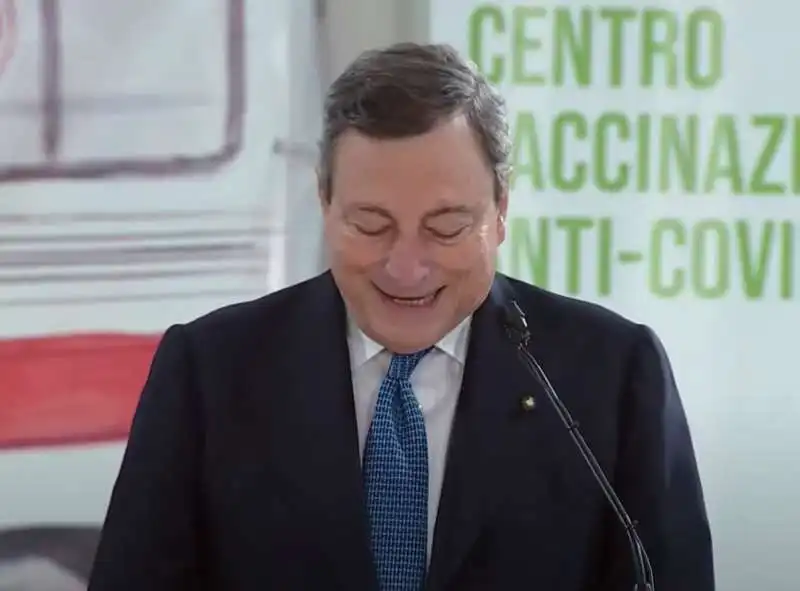 mario draghi al centro vaccinazione di fiumicino 5