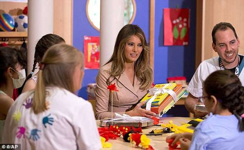 melania trump regala libri del dr. seuss