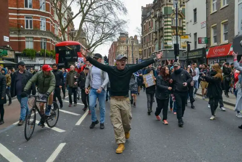 no mask a londra