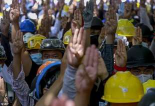 scontri e proteste in myanmar 16