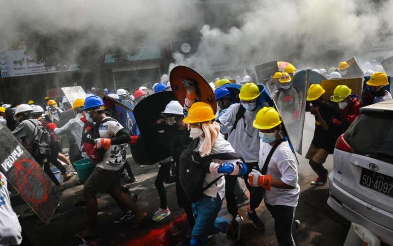 scontri e proteste in myanmar 21