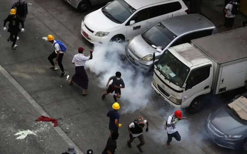 scontri e proteste in myanmar 4