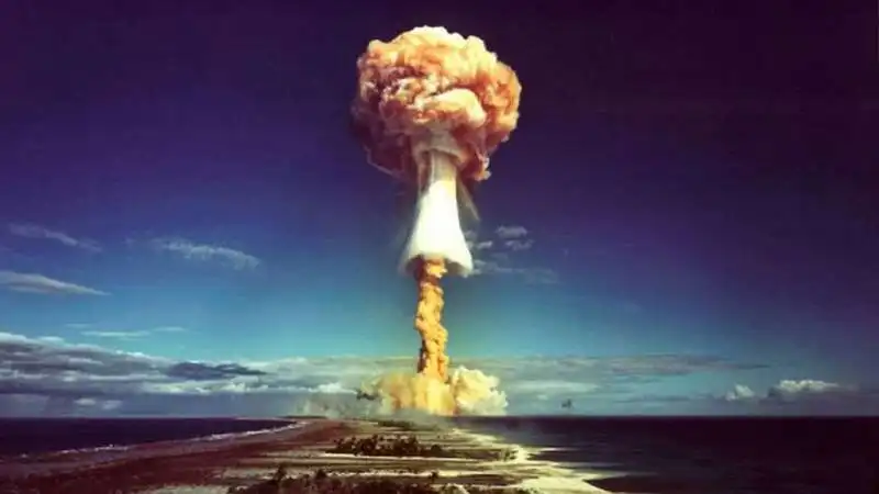 test nucleare francese  atollo mururoa 2