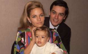 alain delon con la moglie nathalie e il figlio