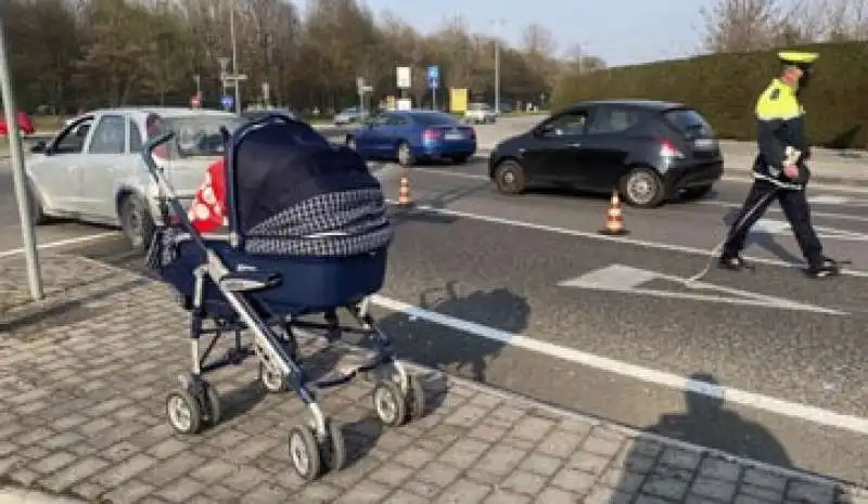 anas zidane, neonato travolto da auto in passeggino 2